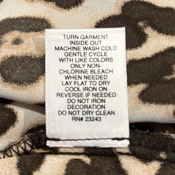 NY&Co Leopard Print Pullover Blouse- Flawed - Picture 13 of 13